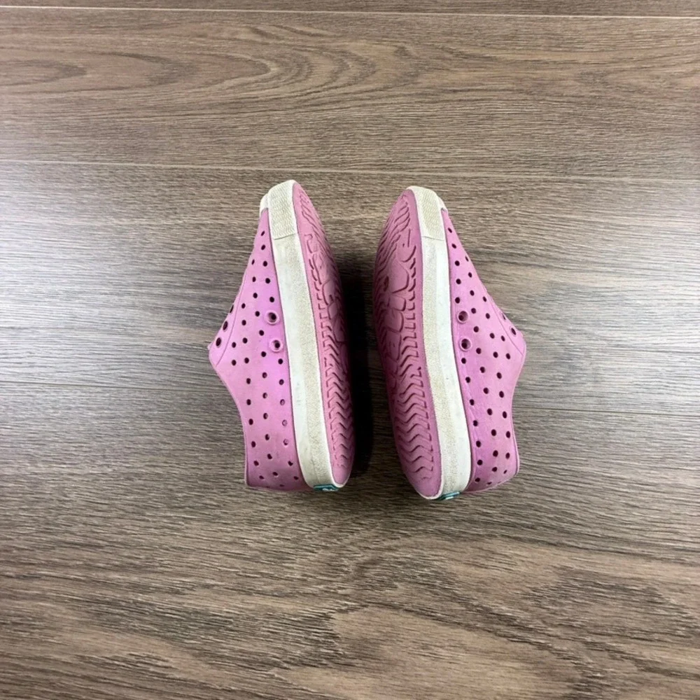 Native Jeffersons Girls Slip On Shoes EVA Pink Size 2 Outdoor Summer Water Shoe